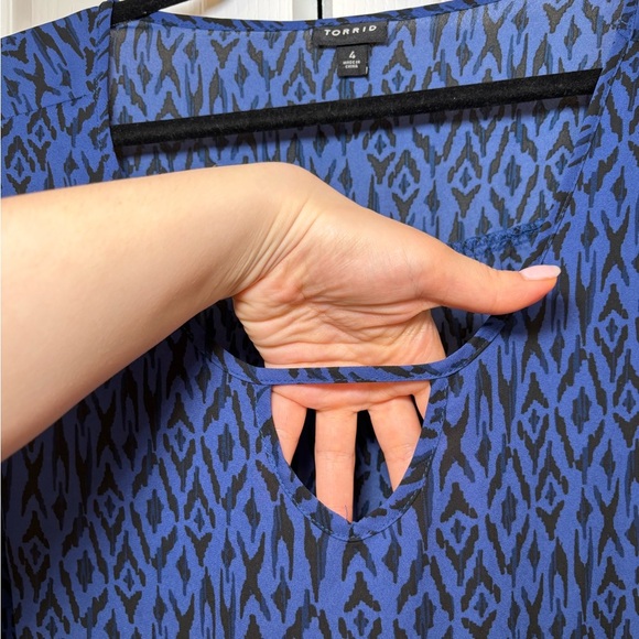 Torrid - Blouse Women's Blue and Black Short Sleeve in Size 4XL - Picture 6 of 8